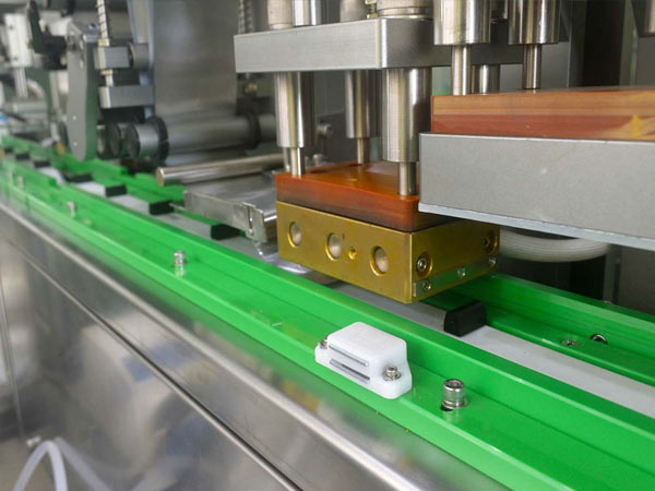 草莓视频在线免费观看智能灌裝機/貼標機在賽普生物（wù）實現自動化生產和降低（dī）成本